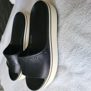 Crocs platform sandal